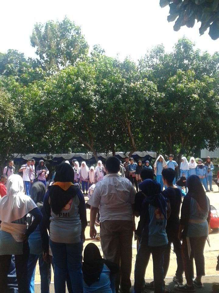 Panasnyaaa... eiiit tapi semangat peserta tandu tidak kalah "panas"nya loh...