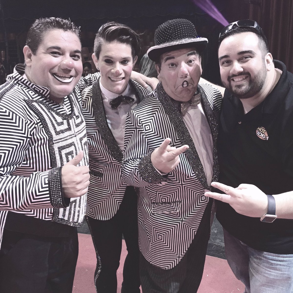 AtrainRadio's tweet photo. Con el mejor equipo en radio 📻🎙TEAM WORK! #MissingAFewPeeps #SoyDigital #SoyDeLey #IAmHot1061 #MotherDaysWeekend2016 https://t.co/nTB6Cbst0D
