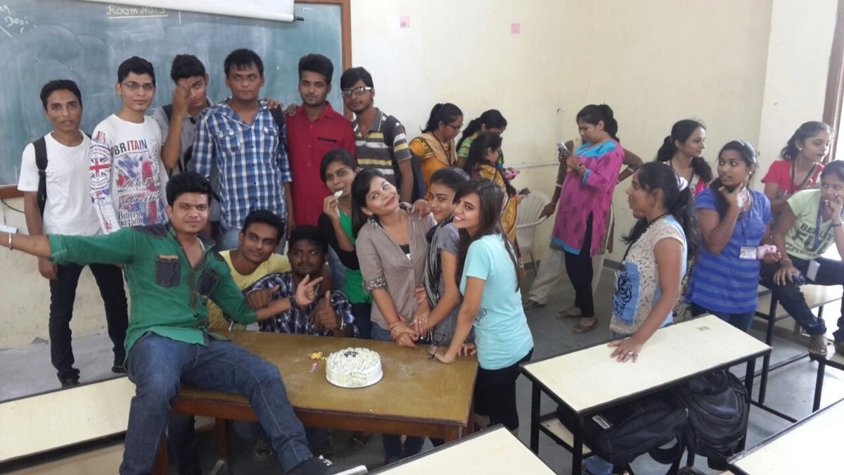 Chirag1785's tweet photo. last batch of 2016 Tybca @pratik1806 @patelfarheen9 @VdPatel13 @pratik921993 https://t.co/92Ujltua3s