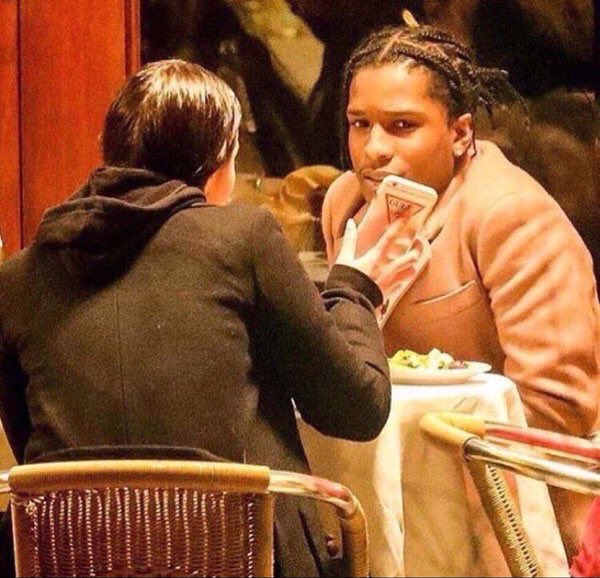 WSHHFANS's tweet photo. When your mom try to show you a joke she saw on Facebook but you already saw it on Twitter a month ago https://t.co/l9tLgwSLIV