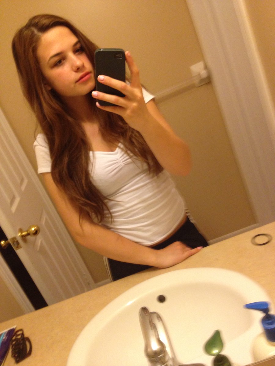 brianabagiamis's tweet photo. missing my long hair https://t.co/OtF9Q2gMuh
