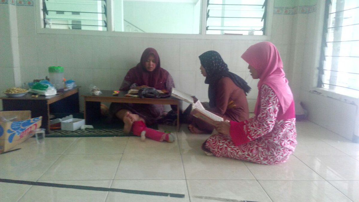 MasdukiSabil's tweet photo. Mari Gotong Royong Nusantara Mengaji 900 Khataman di Kota Mjk demi Kemaslahatan Bangsa#NusantaraMengaji https://t.co/Q2DgtCDQk5