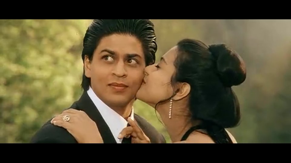 SrkFcUniverse's tweet photo. Flash back into #DDLJ 
Last moment of #DDLJ 
@SRKAJOL 
@iamsrk won the heart of #SIMRANS Father https://t.co/BGu11PWQmy