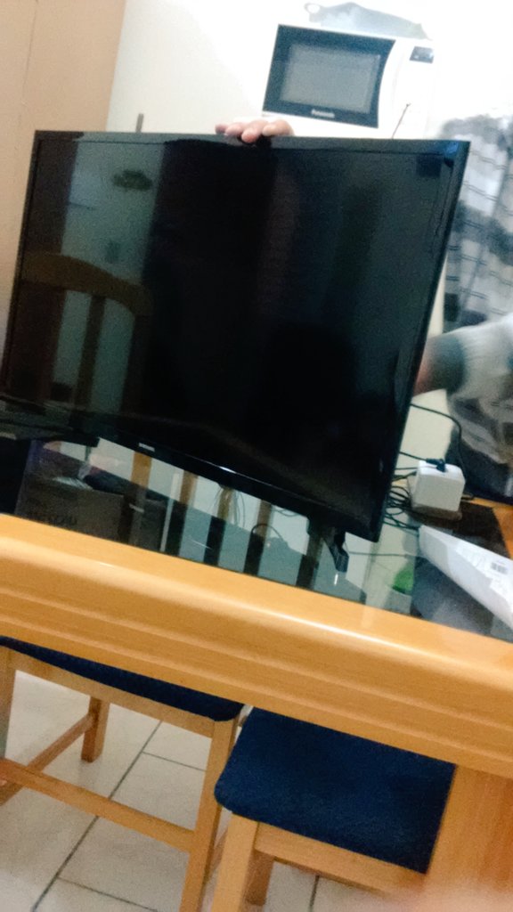 _x3dudinhaa's tweet photo. Já sou feliz, fiquei ainda mais depois de ganhar esse presente do pai de aniver adiantado #tvled32 #amei 👌💞👏💟💕😍 https://t.co/mYJydAUqde