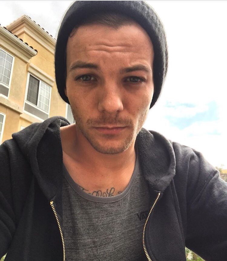 Harry_StyIesCox's tweet photo. But. Why does he do this to me omg https://t.co/oBYm1S3u0o