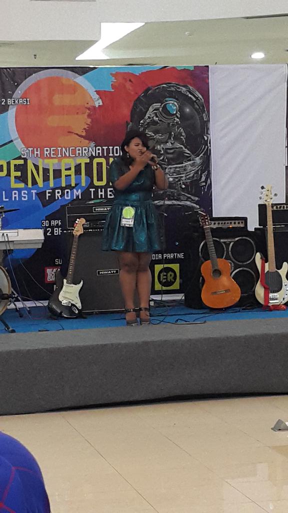 PentatonicKIPAS's tweet photo. Ini dia penampil terakhir kita dari kategori solo vocal Artha Nauli 👏 https://t.co/v4N3DQ8mVS