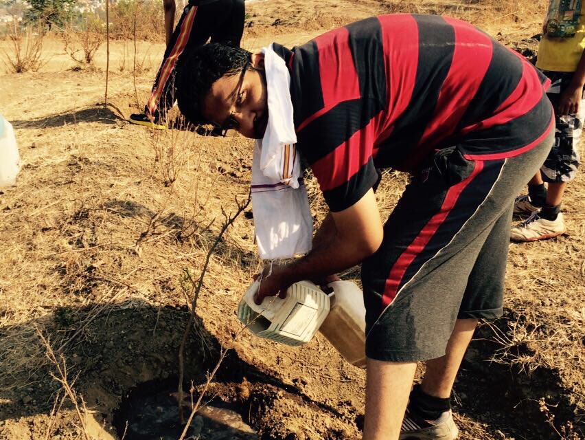 rupeshsarda7's tweet image. Watering saplings on Sunday morning #banerhill #Vasundhara Abhiyaan#gogreen @Balaji_Pathade @RushikeshS18
