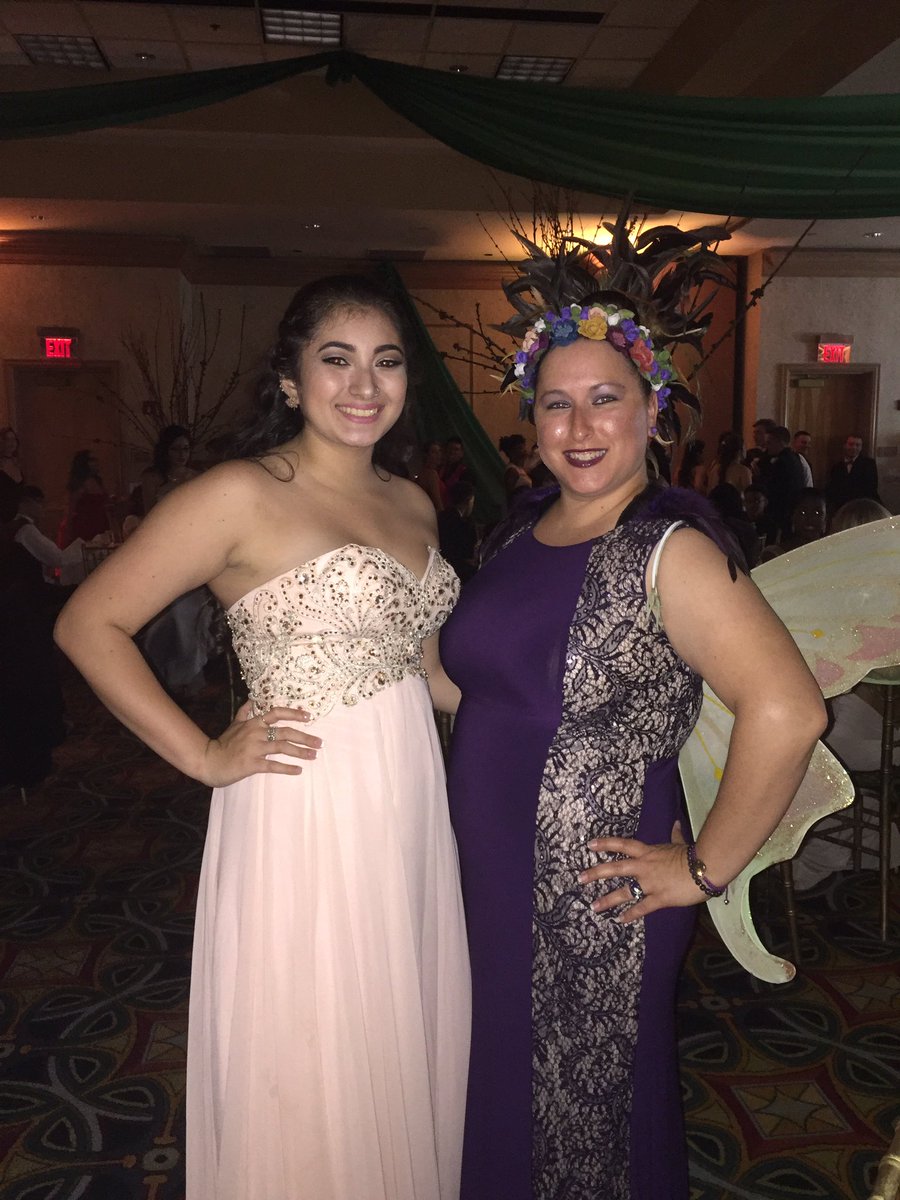 MHSSADD's tweet photo. MHS SADD Super Seniors reppin at #prom2k16 Mama Bear loved being with all of you tonight! https://t.co/wNDLy5xGeK