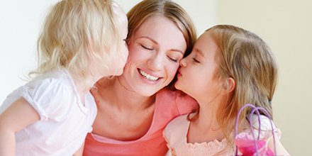 Entre petits bonheurs et grandes joies, Èggo souhaite une douce fête à toutes les mamans.