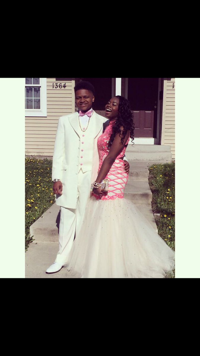 KarefreeKi's tweet photo. Couldn't have asked for a better date for my junior prom ☺️❣ https://t.co/LBY7tMC45o