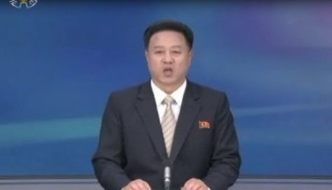 samkimreports's tweet photo. This guy keeps saying every few minutes there'll be special broadcast, basically telling all NKoreans to come to TV. https://t.co/wYNqbRm4Gn