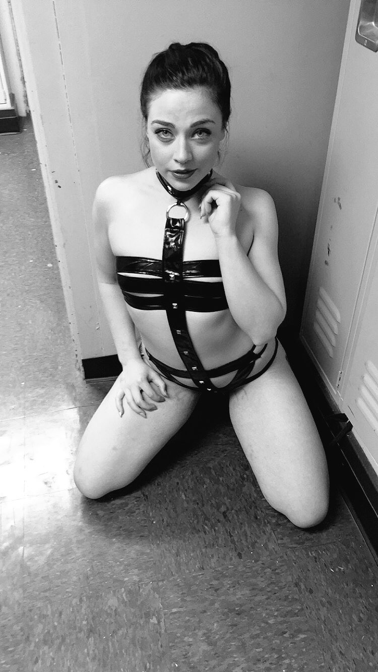 It's gunna be a rough night;) #sexy #spankme #dom #sub #adult #bdsm #leather #collar https://t.co/NijyMLpRKB