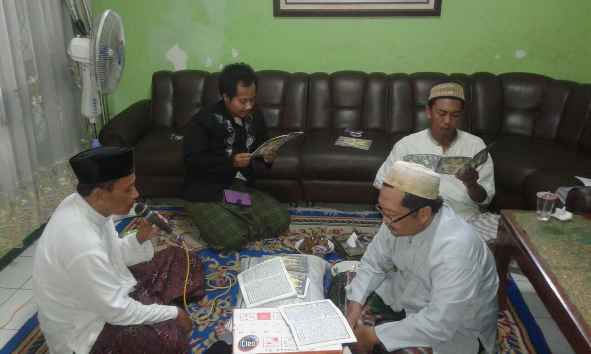 MasdukiSabil's tweet photo. Alunan Ayat Suci Al Qur'an terus menggema dr rmh,Musholla&amp;Masjid Mjk Nusantara Mengaji 900 Khataman#NusantaraMengaji https://t.co/0KJD6qJKy5