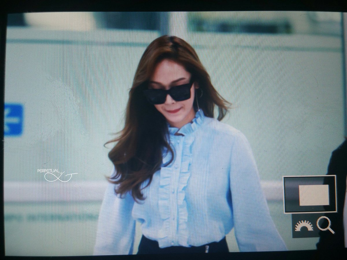 [PIC][08-05-2016]Jessica trở về Hàn Quốc vào chiều nay Ch6j4kaVAAAbXQI