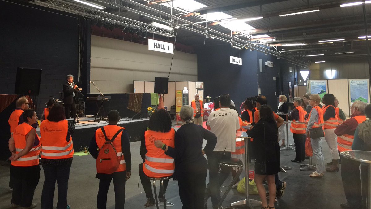 jlgadreau's tweet photo. Moment de remerciement et spirituel avec notre super équipe de bénévoles hyper efficace !
#bapt16 @FedeBaptiste https://t.co/JfvVsnIHnS