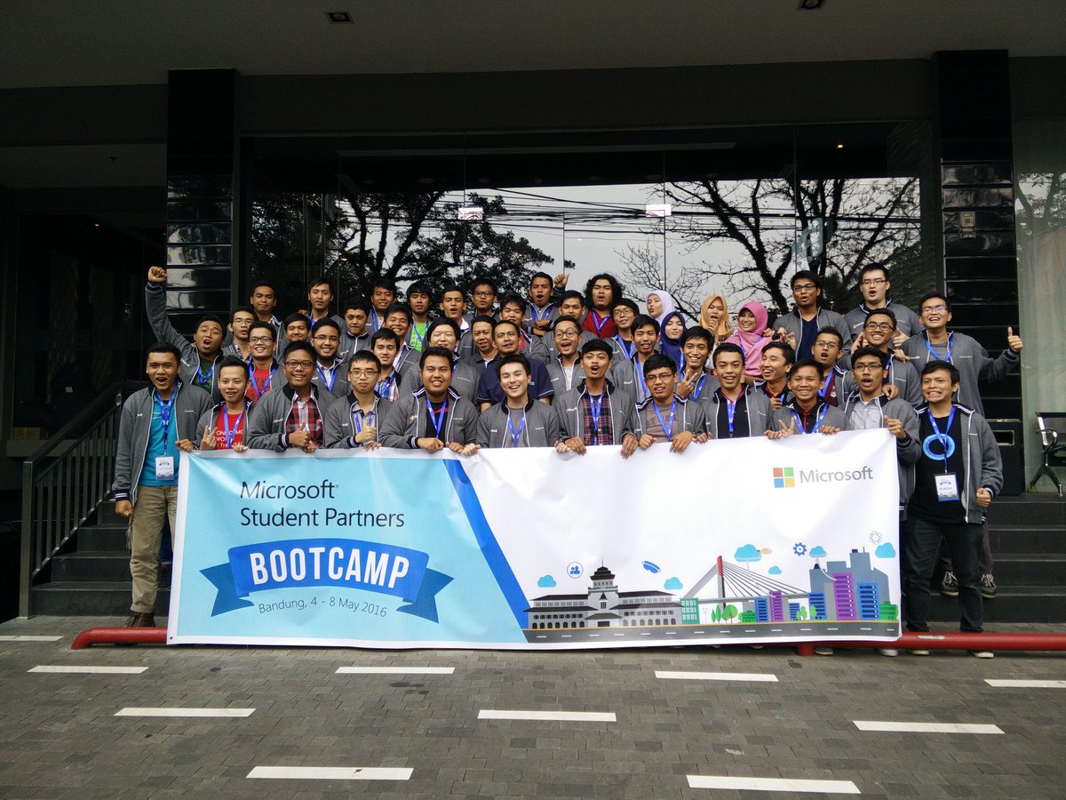 MSPIndonesia's tweet photo. thanks @nativeent untuk trainingnya, teman-teman regional semuanya semoga sampai tujuan dgn selamat! #mspbootcamp https://t.co/VWzBUwpTjj