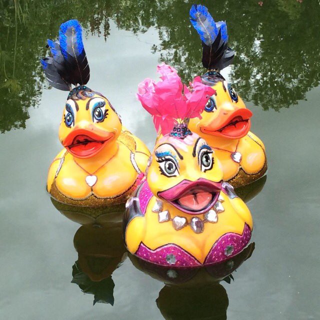 1stup <a href="/DeedeeLuscious/">DeeDee Luscious</a> &amp; #TheCheekyDucks as #TheFabulousDuckettes 🐥A duck trio 4 <a href="/AspirationEurop/">Anne Ovens</a> #gndr2015