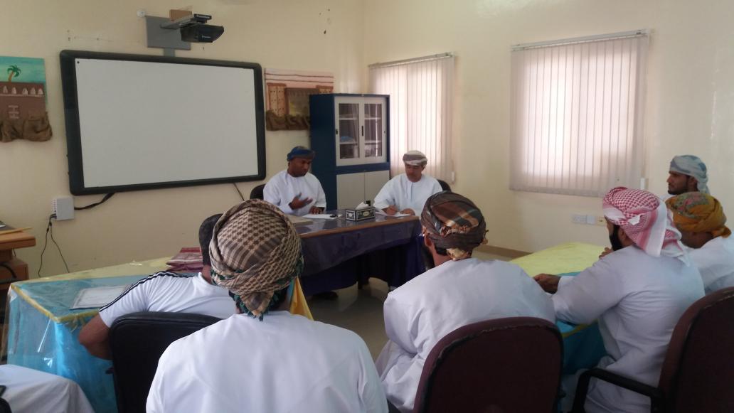 اجتماع مدير مدرسة شرحبيل بن حسنة بالهيئة الإدارية والتدريسية
