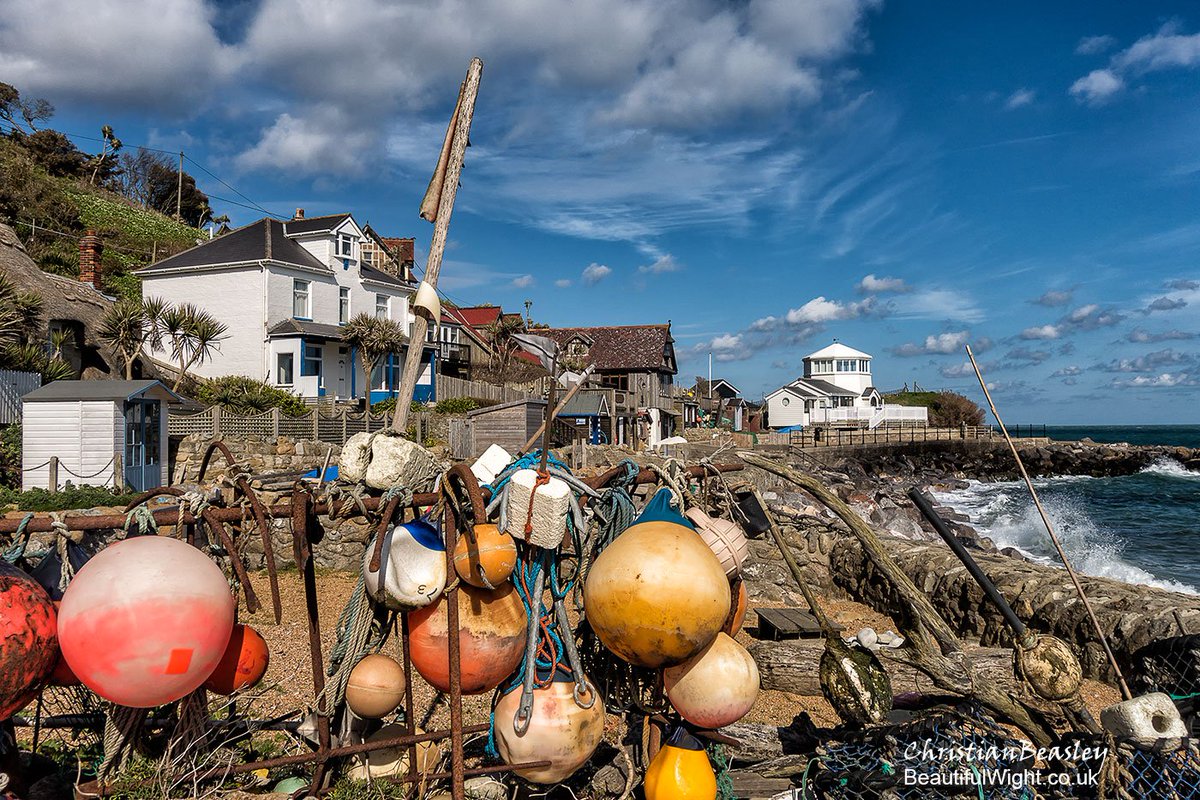 Sunny days at Steephill Cove  <a href="/VentnorExchange/">Ventnor Exchange</a>  <a href="/ventnorartsclub/">VENTNOR ARTS CLUB</a> @VentnorVacation