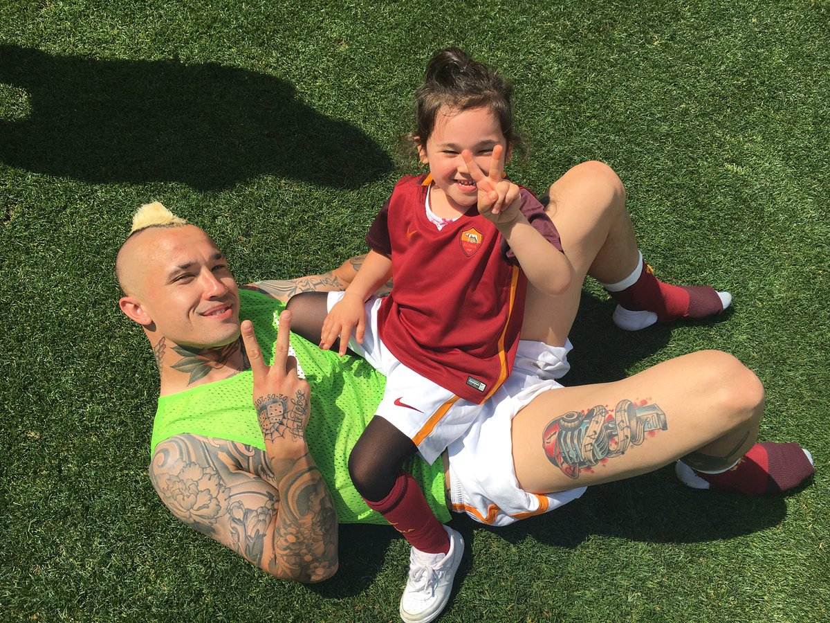 Ayshacla's tweet photo. 😍✌🏽️ @OfficialRadja 🍀🐞 https://t.co/OeiRqNRe1D