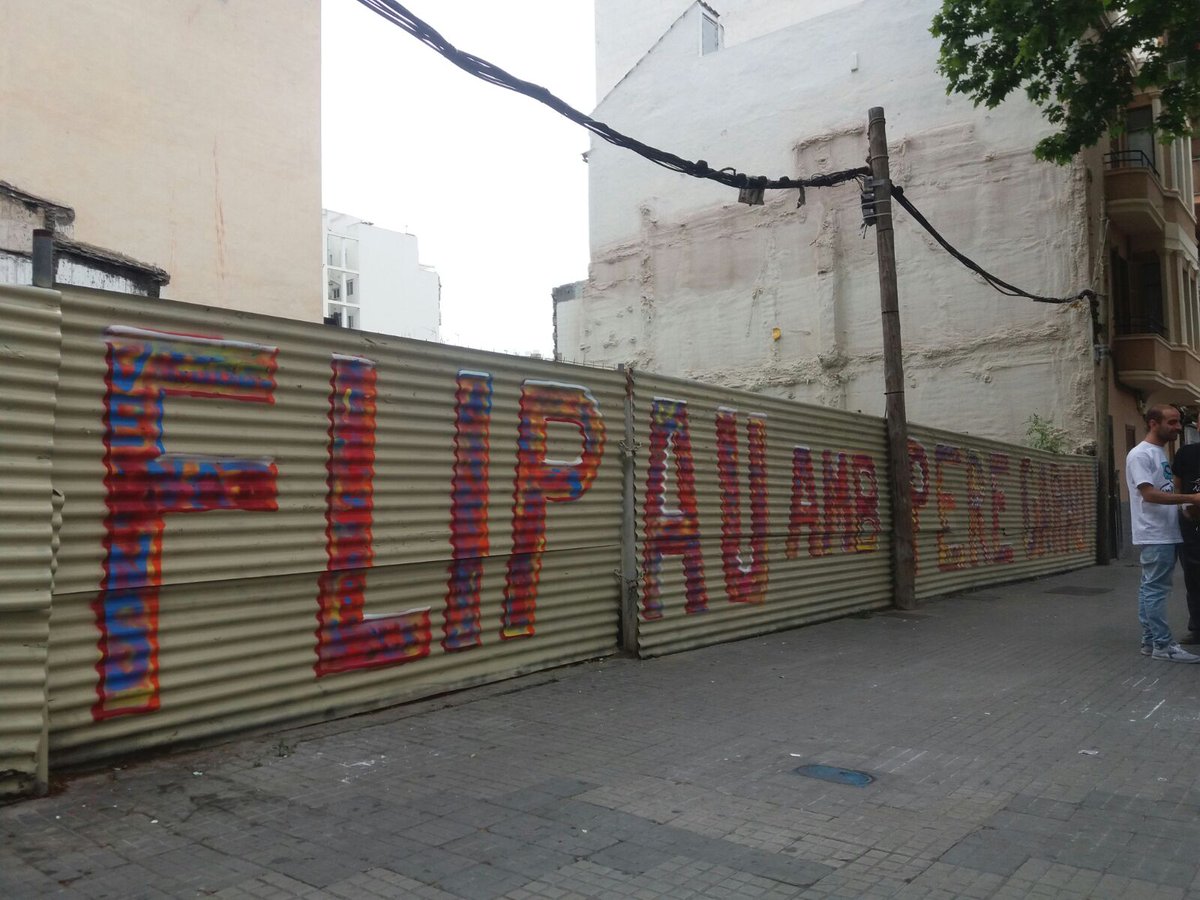 tembostudio's tweet photo. Intervenció per el barri de #PereGarau . https://t.co/l7rXLzT5cy