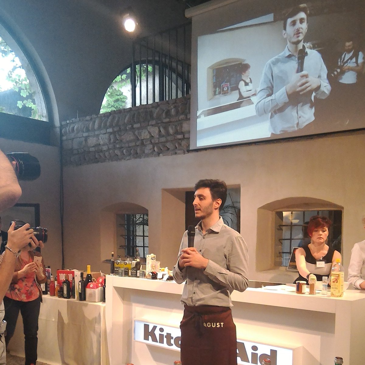 AgustCoffee's tweet photo. Giovanni presenta caffè #Agust al pubblico di #EGV16. #Coffee #Agustcoffee https://t.co/zfFZTiNYOu