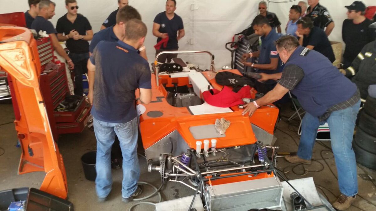 iLEBsa's tweet photo. Team working hard to get car ready for Franco Scribante for final run @MAG0027 #SimolaSHC @SpeedFestivalCX https://t.co/0RaxQL2XgN