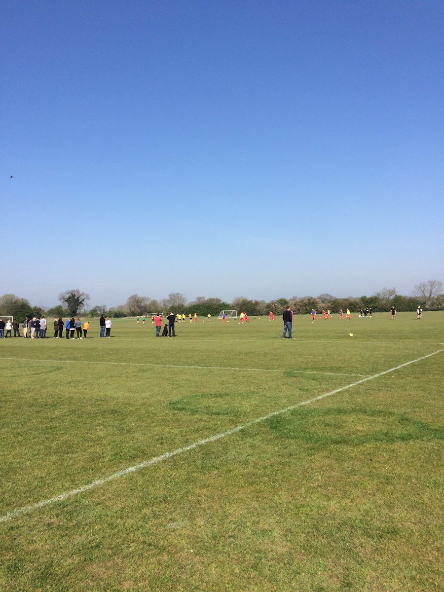 SJSportTherapy's tweet photo. Don't mind working in this weather @yorkcityfc https://t.co/IdtJmQwiXd