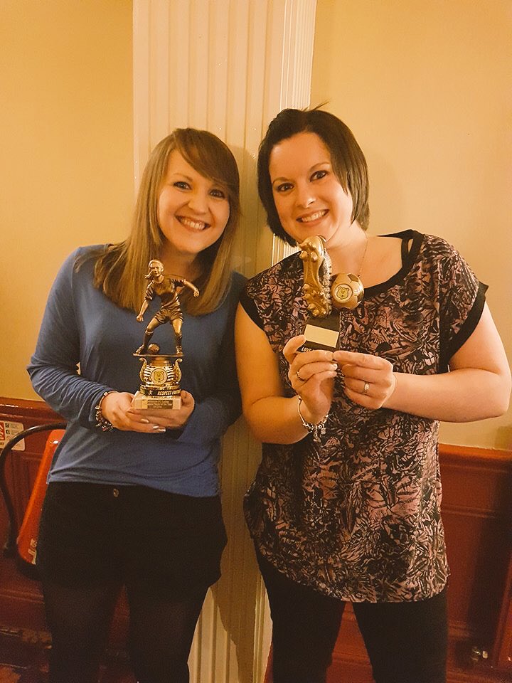 StaceyBarnes90's tweet photo. @clairegarner84 @FreethorpeLFC El Capitans! โฝ๏ธ #BestChums https://t.co/OwxoB6SioJ