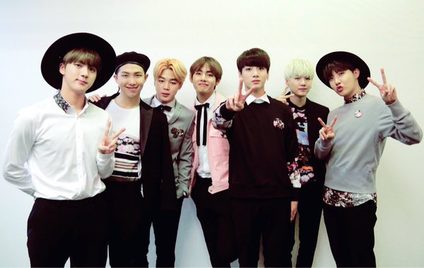 Бтс i need u. Бтс ю. Бтс фото. Вселенная bts hyyh. Bts i need u mv.