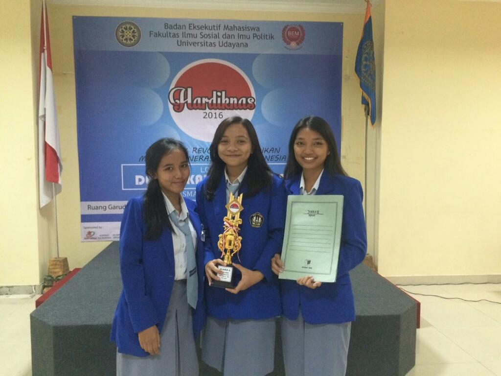 Selamat untuk Dian Adelya, Anggi, dan Wimar telah meraih juara 2 dalam ajang debat FISIP UNUD !!