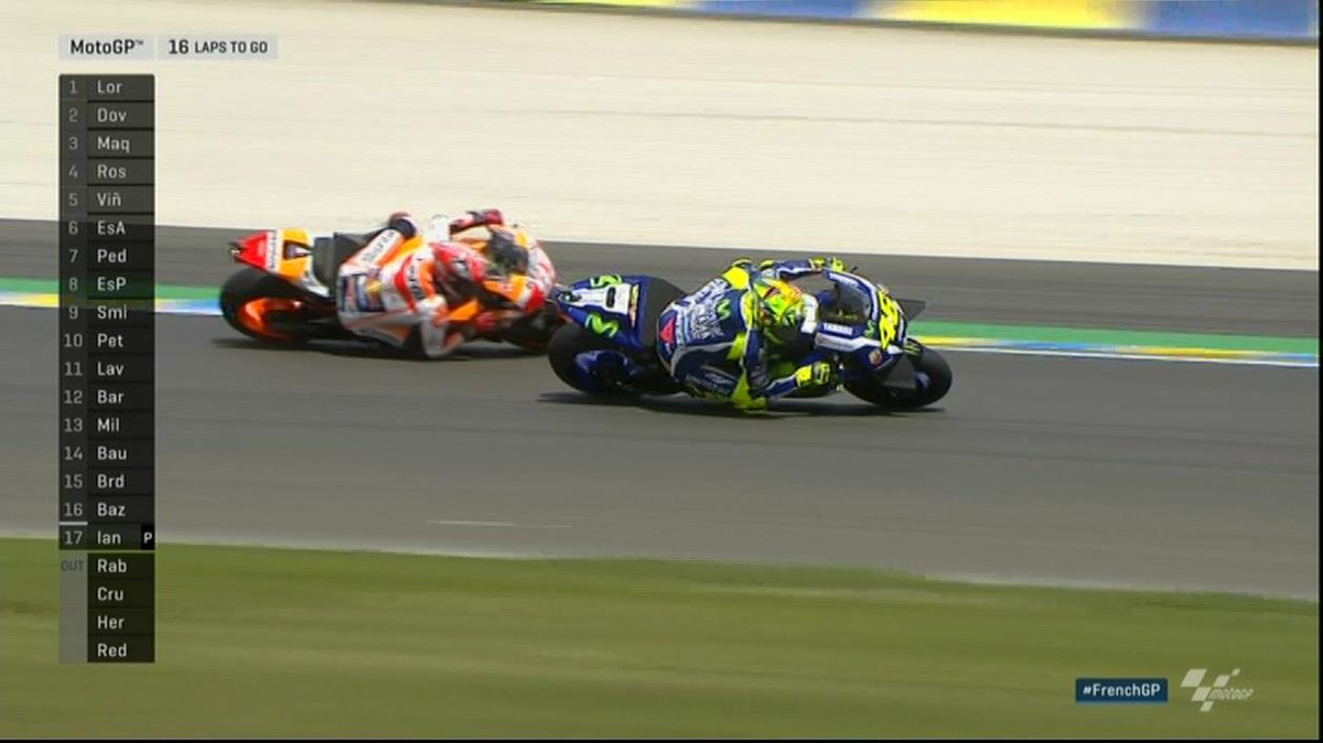 MediasetMotor's tweet photo. VIDEO: ¡Pasadón! Así se 'comió' Rossi a Márquez en la carrera de #MotoGP en Francia → https://t.co/44t1SyZ7Zp https://t.co/ZTj6ukrZrD