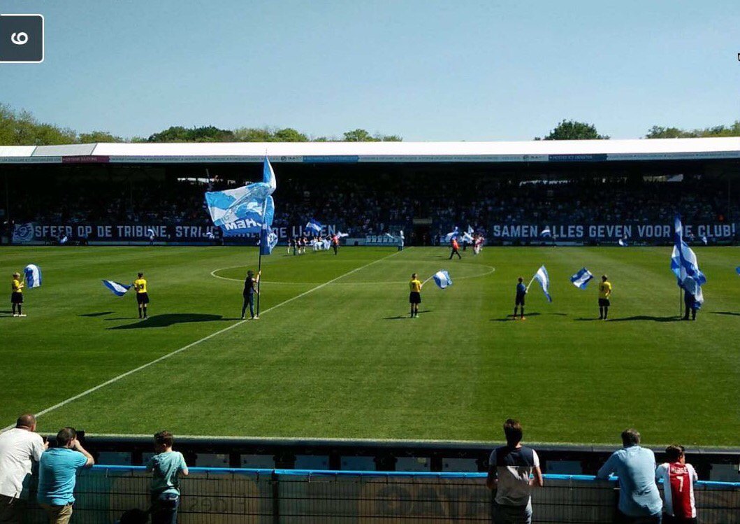 Graafschap op 0-1 achterstand ... Maar de sfeer op de tribune ... Wauw ... #dran #sfeeropdetribune  #ajagra #na30min
