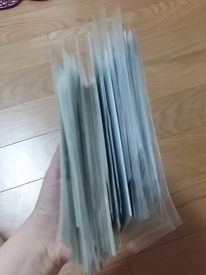 ra_hin_'s tweet photo. 인생한방 솔직히 돈안쓰려고했는데 지름신까지 탄 알리바바왈 호갱입니다!!^^
에또...살면서 개근상은 초중고에받고 또받네요 참성실한 나 스테끼
솔직히 단체 단체사진 왜안파냐 욕했는데 주셔서 ♡
 #마기카페_3회 https://t.co/P1hPv3VPLA