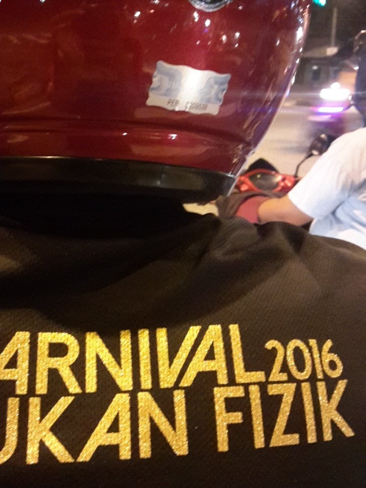 fais_chepa's tweet image. Erti support yang sebenar. Nak pi dinner malam ni pun still pakai baju ksf. Hahaha 
#brosupport