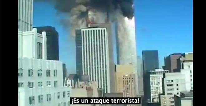publico_es's tweet photo. Una grabación de las torres gemelas el 11-S se hace viral 15 años después y otros vídeos https://t.co/tUx7BOOuaq https://t.co/al1nNXcDT9