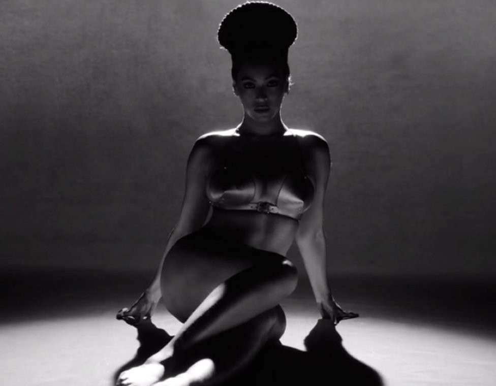 harpersbazaarES's tweet image. .@Beyonce bate récords históricos con 'Lemonade' (y supera a @taylorswift13) on.hbazaar.es/23rlVOp