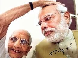 ajay_1009's tweet photo. पता नहीं क्या जादु है
मेरी माँ के पैरों में जितना झुकता हूँ
उतना ही उपर जाता हूँ

#माँ_तो_माँ_है 
#happymothersday https://t.co/j2CB02VnjB