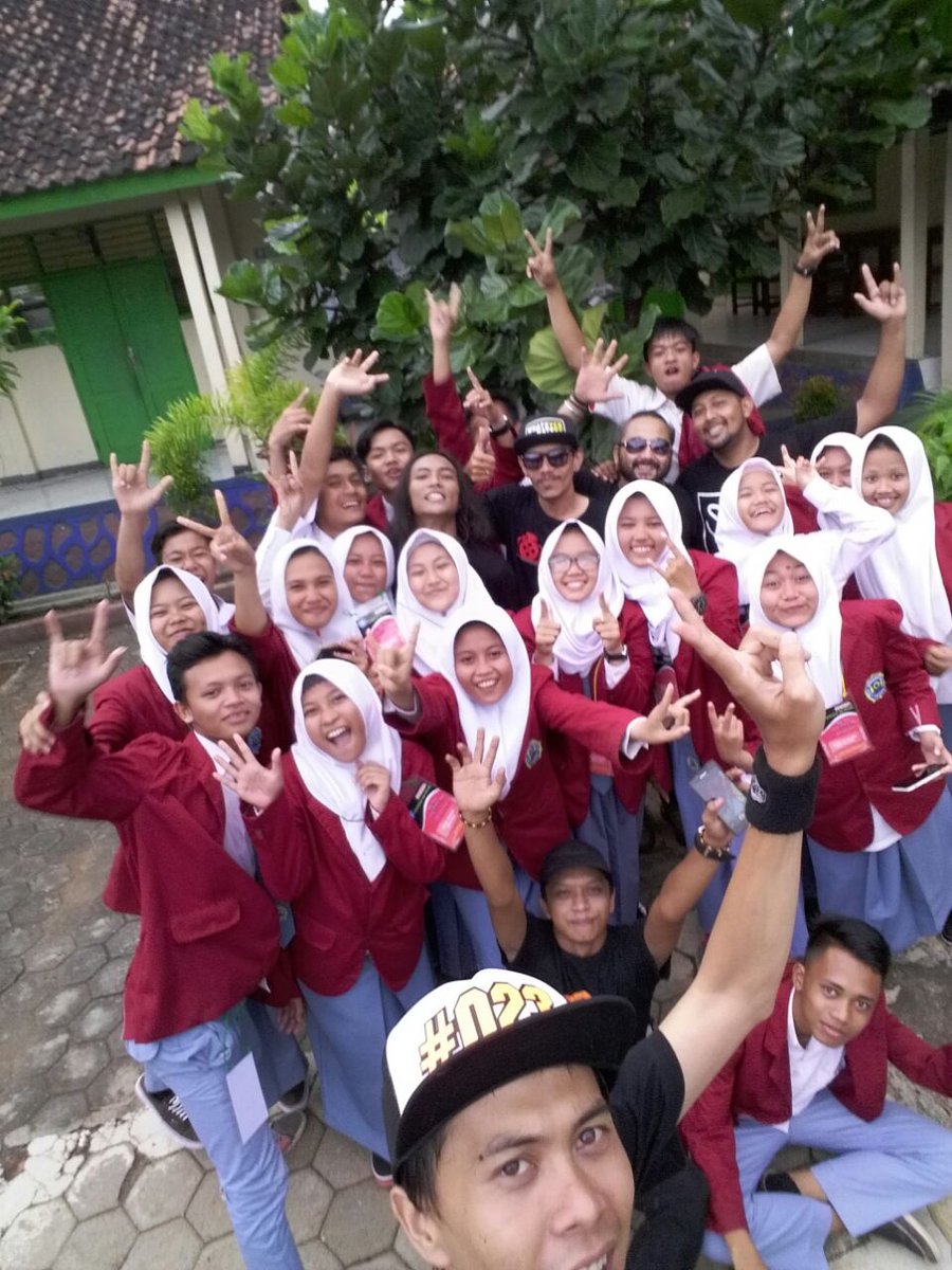 Jathilan yang luar biasa <a href="/SMK/">Sean Knox</a> Muhammadiyah Tepus,trimakasih semuanya....