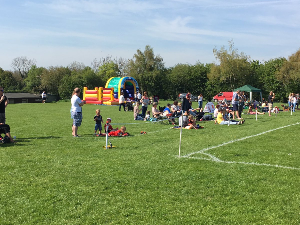 djpearce64's tweet photo. Super Sunday underway for the U9's at Leasingham.
@OnyxTeamwear @GranthamYouthFL https://t.co/f2kmKIgrfX