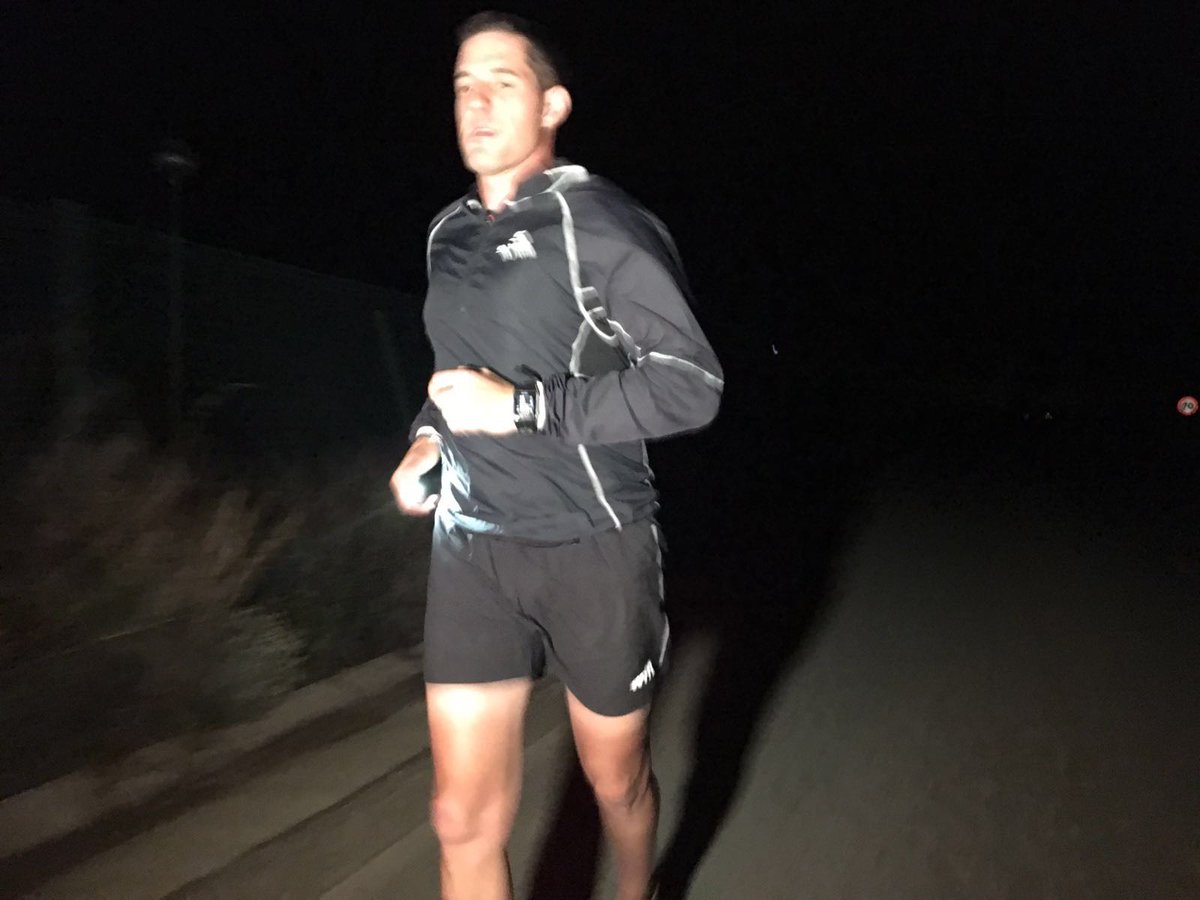 MADFORM's tweet photo. Tras más de 37 hr batallando @Irontriax ha terminado el #UltramanNonstopTRB que grande eres! Último tramo 84km #run https://t.co/CZvfjCyb2S