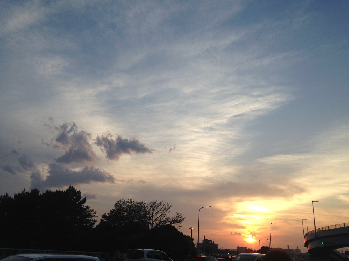 _M0126's tweet photo. どうも生きてますよ。村上です
昨日暑かったですね、そろそろ恐ろしい季節に …
熱中症対策してくださいね。
久しぶりに空の景色を撮りました。 https://t.co/K95TC2d6gO