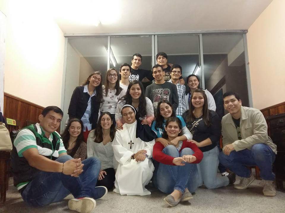 idymop's tweet photo. Dos grupos juveniles de @MJDParaguay  reunidos para comenzar el trabajo evangélico del #MJDPY https://t.co/NU52q2k8cI