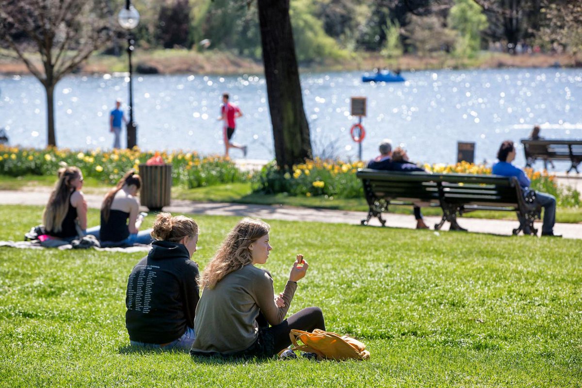 London weather: Temperatures set to hit 26C as capital prepares for hottest day of the year bit.ly/1WSmHUr