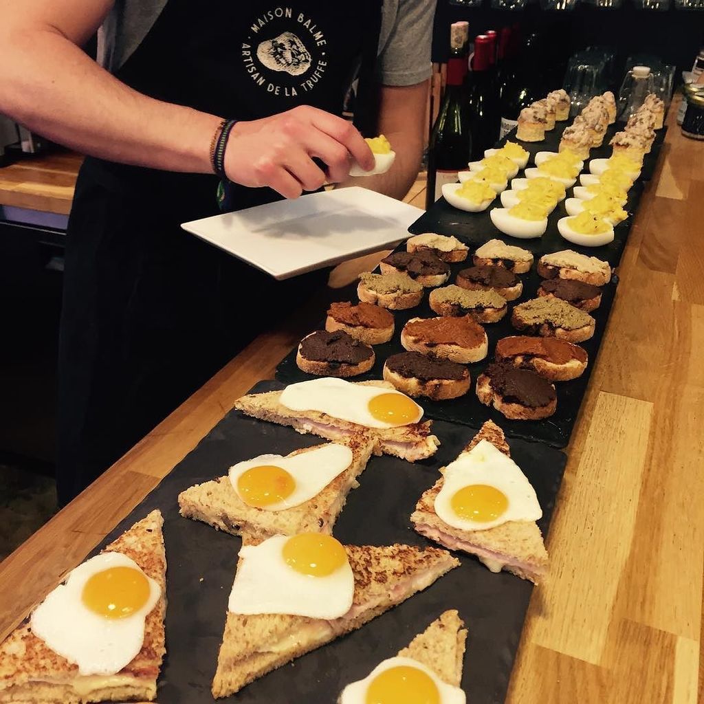 Les pintxo à la truffes vous attendent aux Halles de Biarritz!
#maisonbalme #pintxo #halles #biarritz #tapas #euska…
