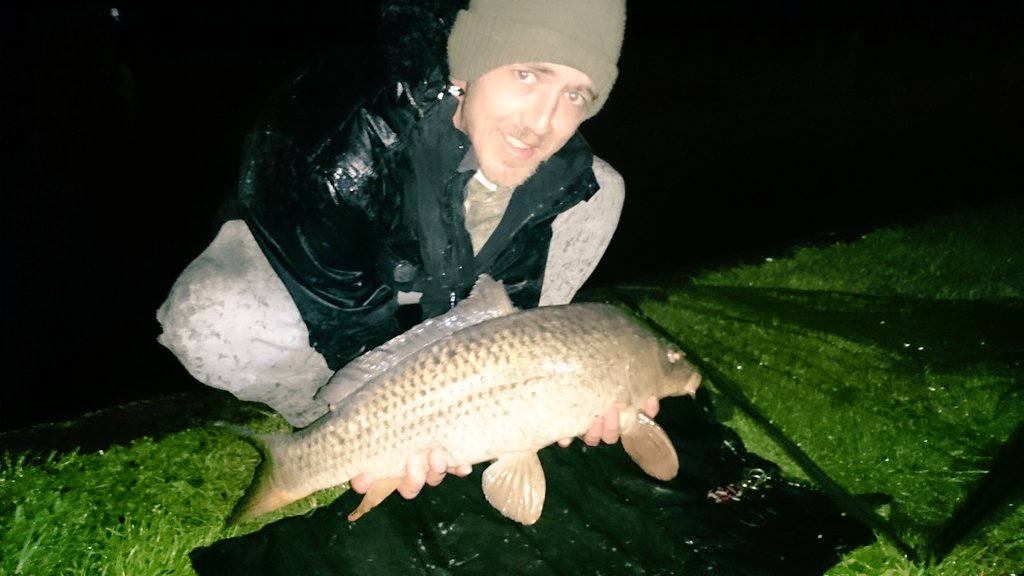 Don't get many 1st's fishing at my age (35),but last night I had my 1st canal carp ever on the #meat+corn <a href="/AliHamidi/">Ali Hamidi</a>