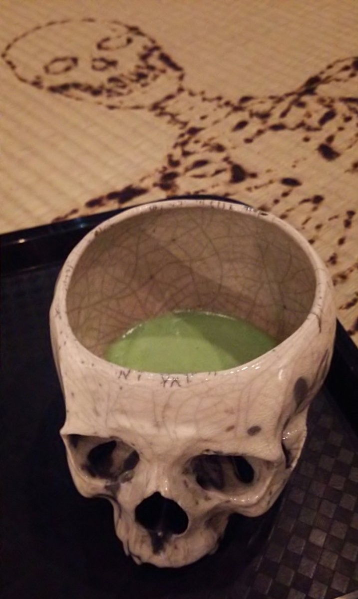 Mayumi Auf Twitter パラボリカビス 髑髏展 T Co Wz6upivytw 丸岡和吾さんの髑髏 茶碗でお茶を飲めて満足 しっとりした手触り 前頭部の重厚さと後頭部の軽さ 形が美しくて機能的な所が好き 昨夜描いた髑髏の着物で 各種髑髏堪能