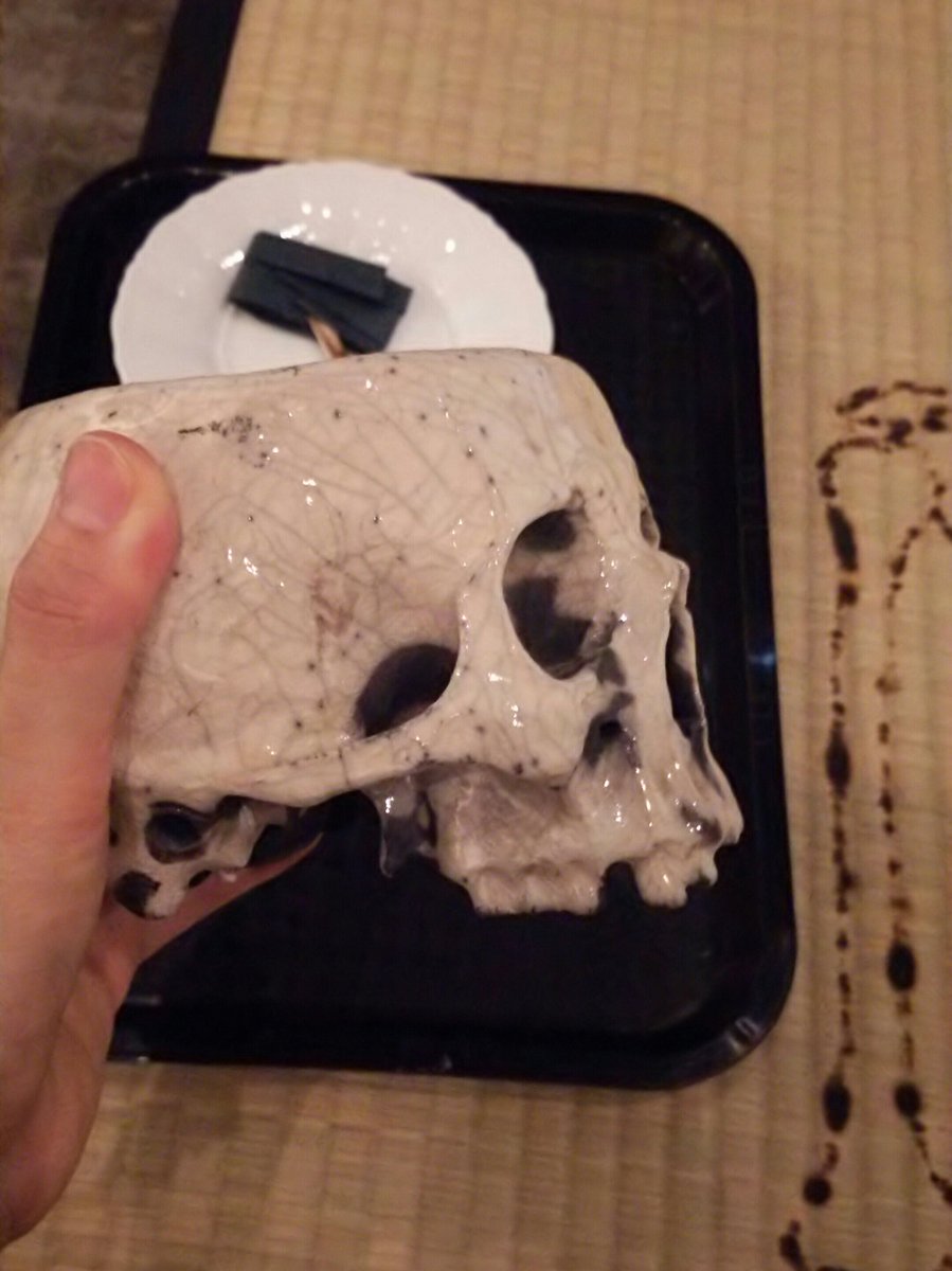 Mayumi Auf Twitter パラボリカビス 髑髏展 T Co Wz6upivytw 丸岡和吾さんの髑髏 茶碗でお茶を飲めて満足 しっとりした手触り 前頭部の重厚さと後頭部の軽さ 形が美しくて機能的な所が好き 昨夜描いた髑髏の着物で 各種髑髏堪能