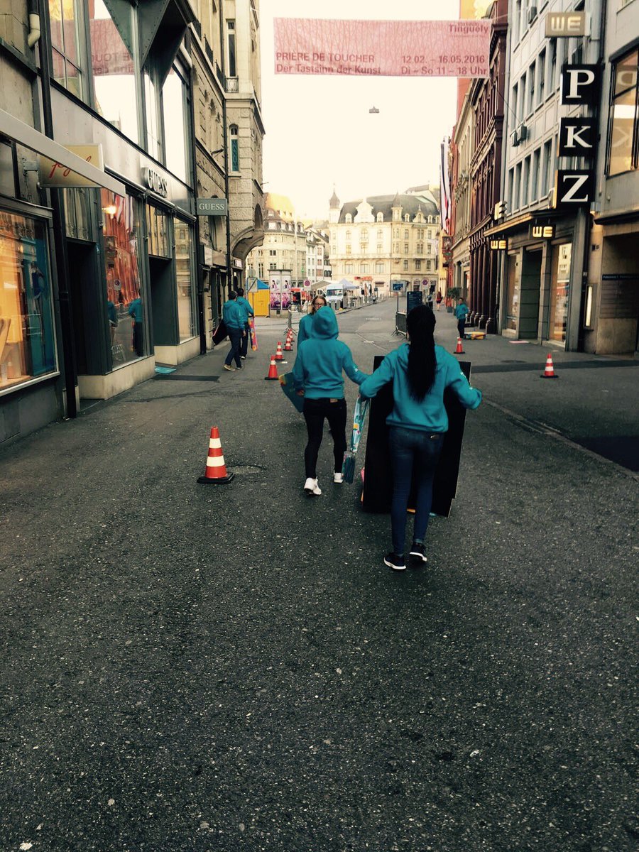 selzum1's tweet photo. GUESS who? Happy People! 😎#siroop #whosyourlocal #Basel https://t.co/xXcw9cNOAA
