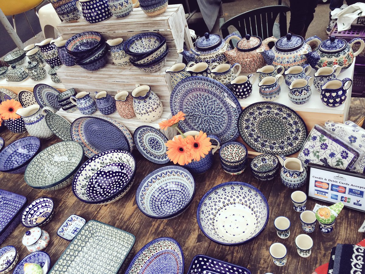 altrinchammkt's tweet image. Bright &amp;amp; beautiful! Traditional, handmade Polish pottery from @FilipskiKirkus today @altrinchammkt 10-4